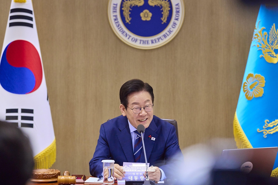 이재명 대통령이 2일 서울 용산 대통령실 청사에서 열린 국무회의에서 발언하고 있다.