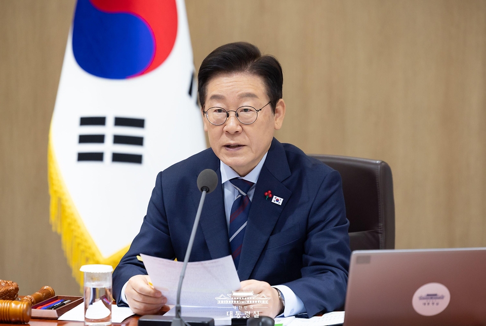 이재명 대통령이 2일 서울 용산 대통령실 청사에서 열린 국무회의에서 발언하고 있다. 