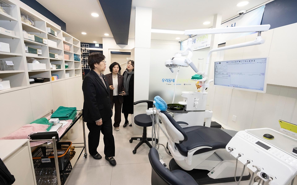 정은경 보건복지부 장관은 11월 28일, 서울시 용산구에 있는 서울역 쪽방상담소를 방문하여 겨울철 대비 쪽방촌 지원 상황과 쪽방 주민 안부를 확인하고, 쪽방 주민 수요를 고려해 생필품을 지원하는 '온기 창고'를 방문하여 시설 운영 현황을 살펴보았다.