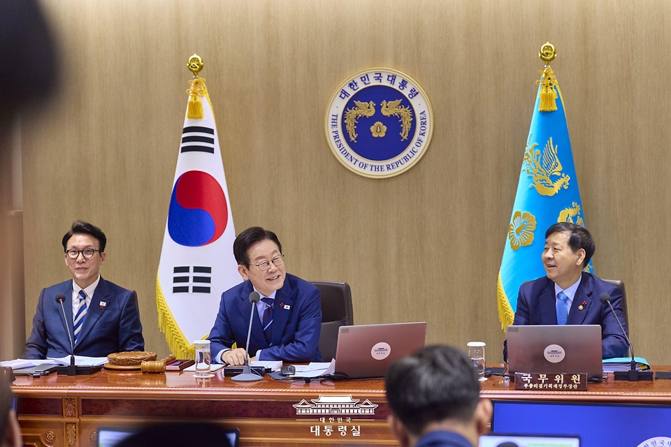  이재명 대통령이 2일 서울 용산 대통령실 청사에서 열린 국무회의에서 발언하고 있다. 