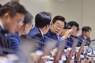 이재명 대통령이 2일 서울 용산 대통령실 청사에서 열린 국무회의에서 발언하고 있다.