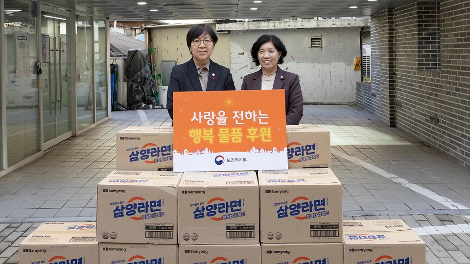 정은경 보건복지부 장관은 11월 28일, 서울시 용산구에 있는 서울역 쪽방상담소를 방문하여 겨울철 대비 쪽방촌 지원 상황과 쪽방 주민 안부를 확인하고, 쪽방 주민 수요를 고려해 생필품을 지원하는 '온기 창고'를 방문하여 시설 운영 현황을 살펴보았다.