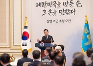 이재명 대통령이 4일 청와대 영빈관에서 열린 산업 역군 초청 오찬 행사에서 인사말을 하고 있다.