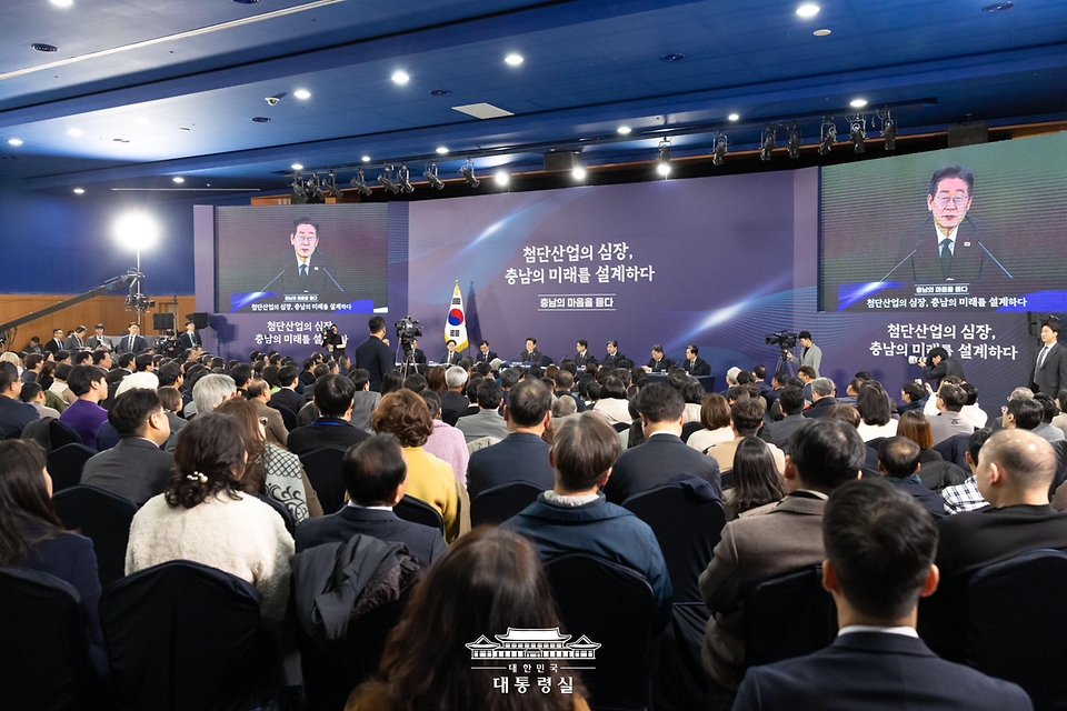 이재명 대통령이 5일 충남 천안시 한국기술교육대학교에서 열린 '충남의 마음을 듣다' 타운홀미팅에서 발언하고 있다. 