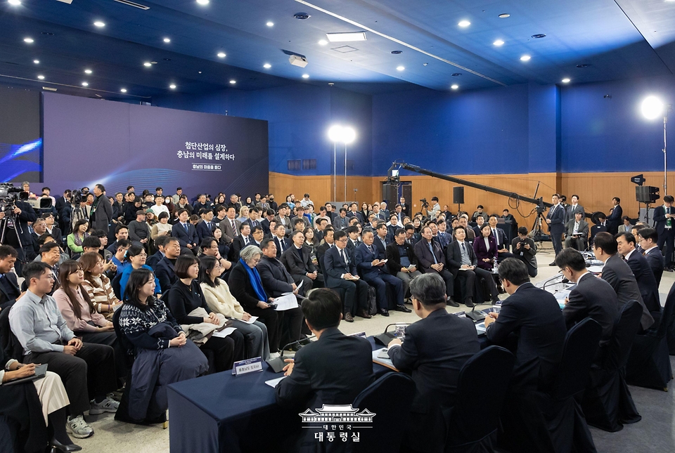 이재명 대통령이 5일 충남 천안시 한국기술교육대학교에서 열린 '충남의 마음을 듣다' 타운홀미팅에서 발언하고 있다. 