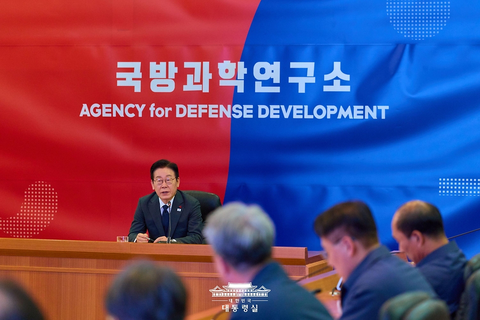 이재명 대통령이 5일 대전 유성구 국방과학연구소를 찾아 발언을 하고 있다. 