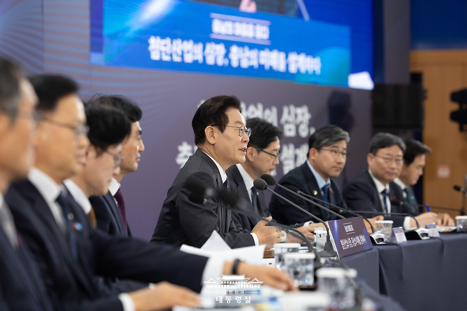 이재명 대통령이 5일 충남 천안시 한국기술교육대학교에서 열린 '충남의 마음을 듣다' 타운홀미팅에서 발언하고 있다. 