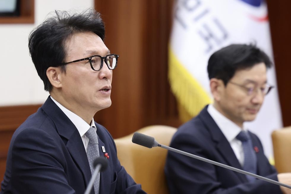 김민석 국무총리가 10일 세종대로 정부서울청사에서 열린 국가정책조정회의를 주재, 모두발언을 하고 있다.