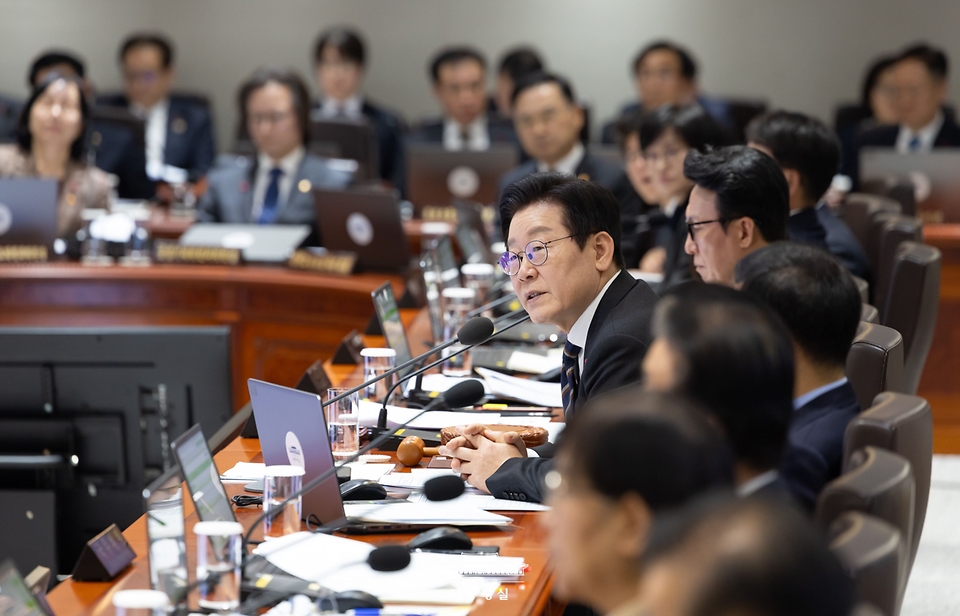 이재명 대통령이 9일 서울 용산 대통령실 청사에서 열린 국무회의에서 발언하고 있다.