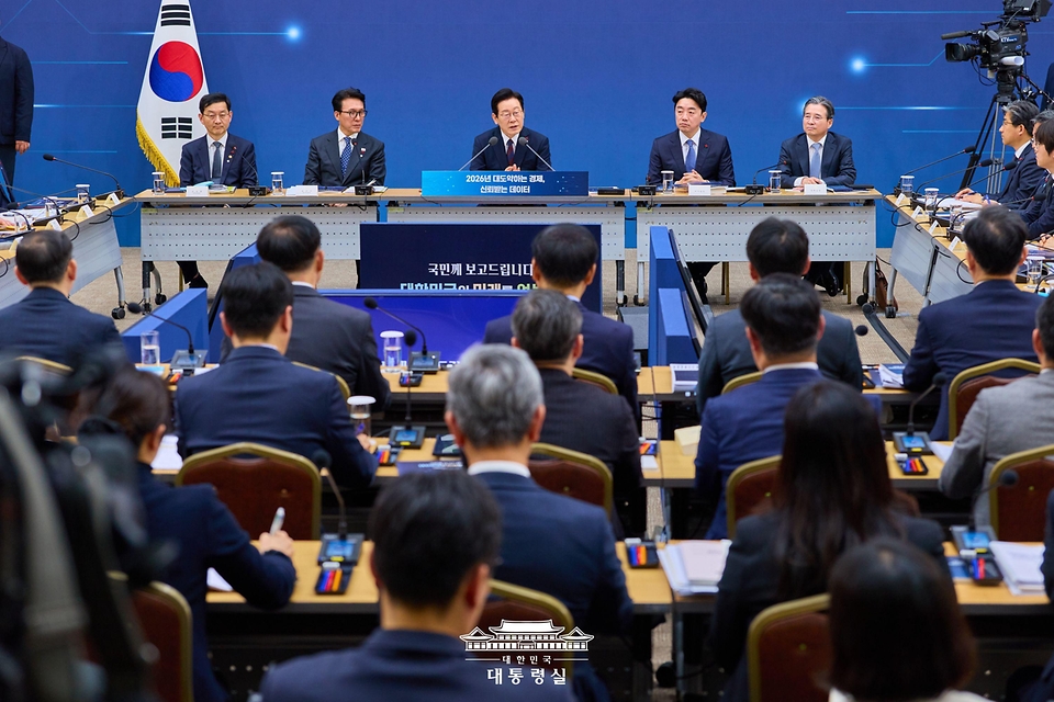 이재명 대통령이 11일 세종시 정부세종컨벤션센터에서 열린 '2026년 대도약하는 경제, 신뢰받는 데이터' 기획재정부(국세청·관세청·조달청)-국가데이터처 업무보고에서 발언하고 있다.