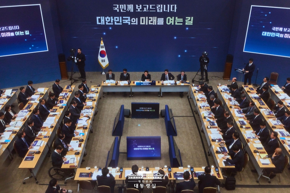 이재명 대통령이 11일 세종시 정부세종컨벤션센터에서 열린 '희망찬 농업·농촌, 모두가 행복하게 일하는 나라' 농림축산식품부(농촌진흥청·산림청)-고용노동부 업무보고에서 발언하고 있다.