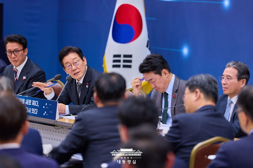 이재명 대통령이 12일 세종시 정부세종컨벤션센터에서 열린 국토교통부 업무보고에서 발언하고 있다.