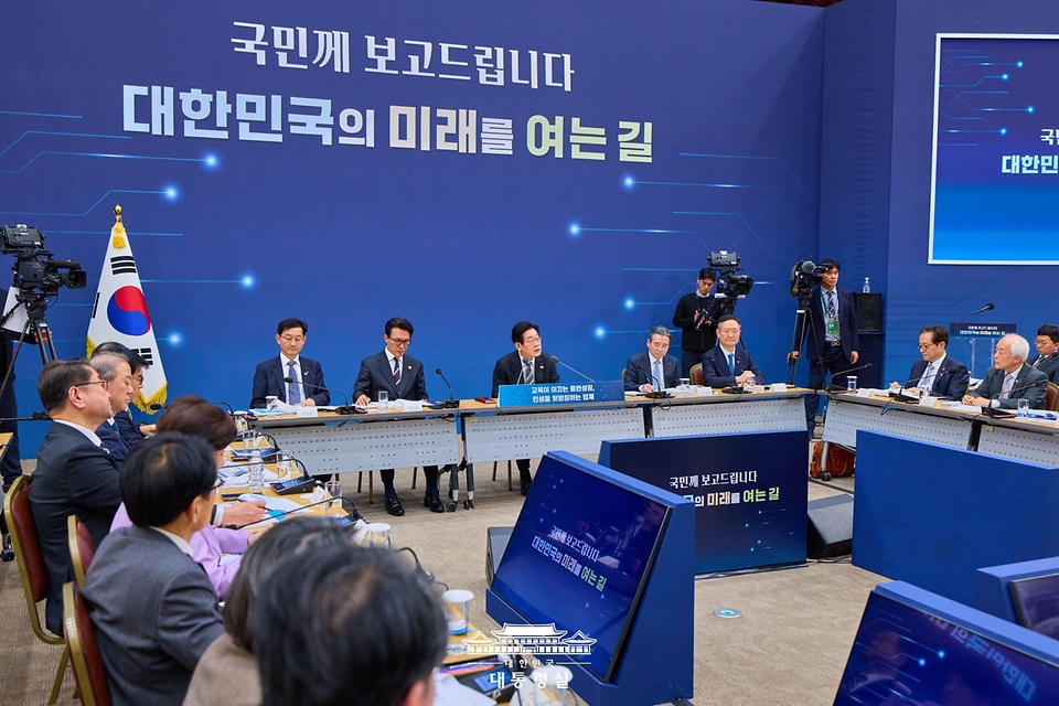 이재명 대통령이 12일 세종시 정부세종컨벤션센터에서 열린 교육부·국가교육위원회·법제처 업무보고에서 발언하고 있다.