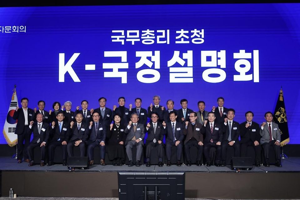 김민석 국무총리가 15일 광진구 비스타 워커힐 서울에서 열린 민주평통 초청 K-국정설명회에서 특별 강연을 하고 있다.