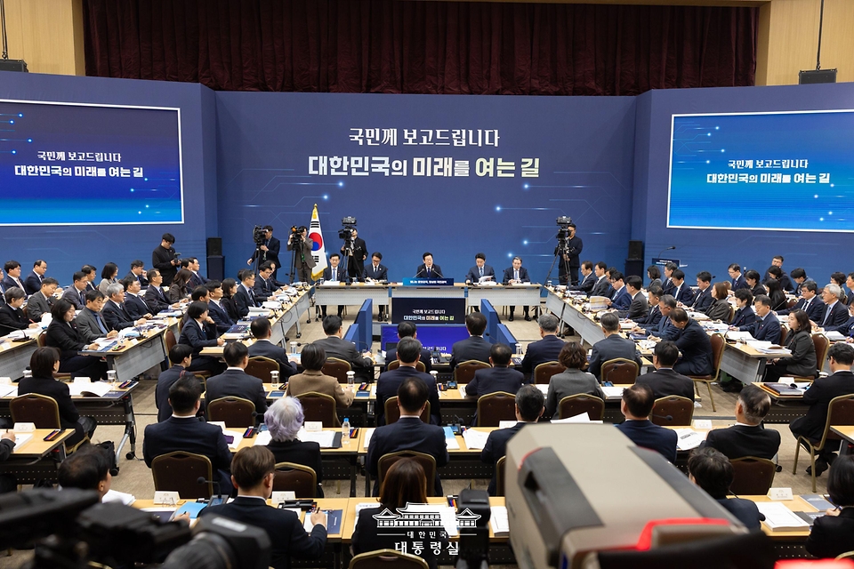 이재명 대통령이 16일 세종시 정부세종컨벤션센터에서 열린 문화체육관광부(국가유산청)·국민권익위원회 업무보고에서 발언하고 있다. 