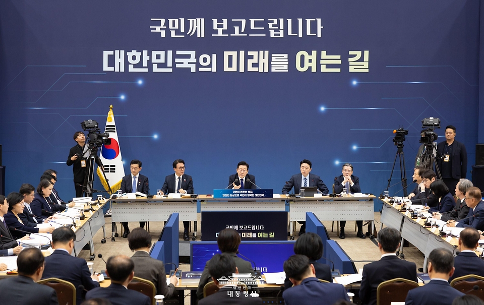 이재명 대통령이 16일 세종시 정부세종컨벤션센터에서 열린 보건복지부(질병관리청)·식품의약품안전처 업무보고에서 발언하고 있다. 