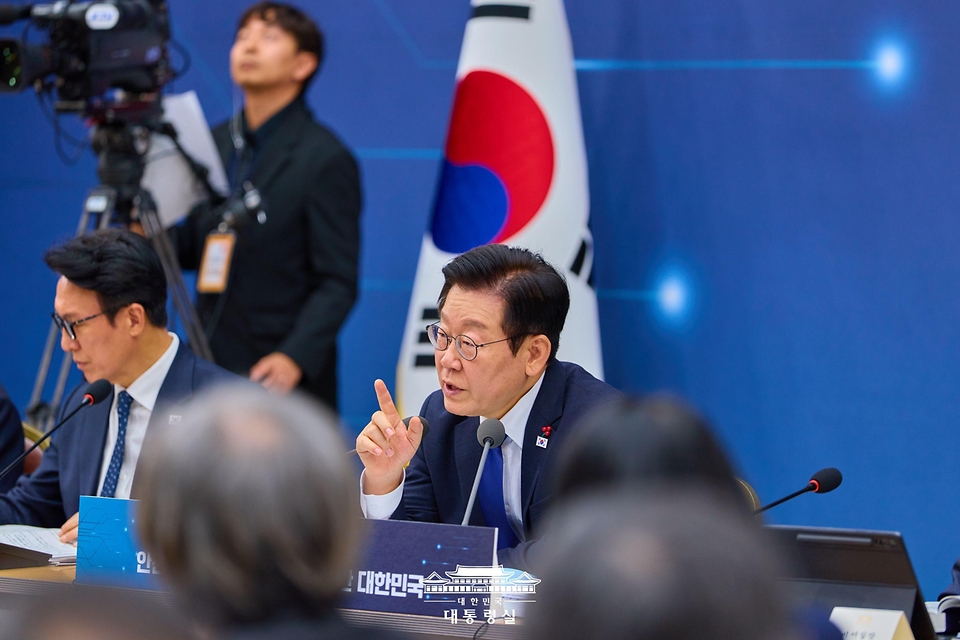 이재명 대통령이 16일 세종시 정부세종컨벤션센터에서 열린 보건복지부(질병관리청)·식품의약품안전처 업무보고에서 발언하고 있다. 