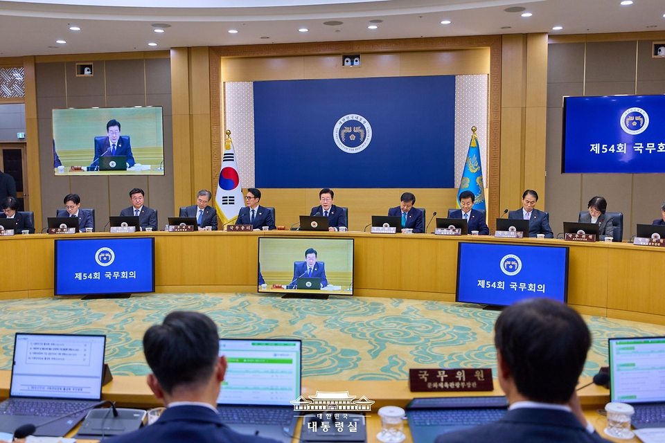 이재명 대통령이 16일 세종시 정부세종청사에서 열린 국무회의에서 발언하고 있다.