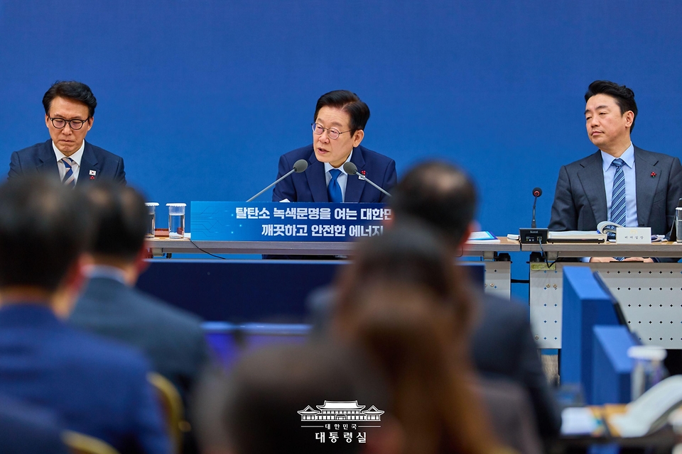 이재명 대통령이 17일 세종시 정부세종컨벤션센터에서 열린 기후에너지환경부·원자력안전위원회 업무보고에서 발언하고 있다. 