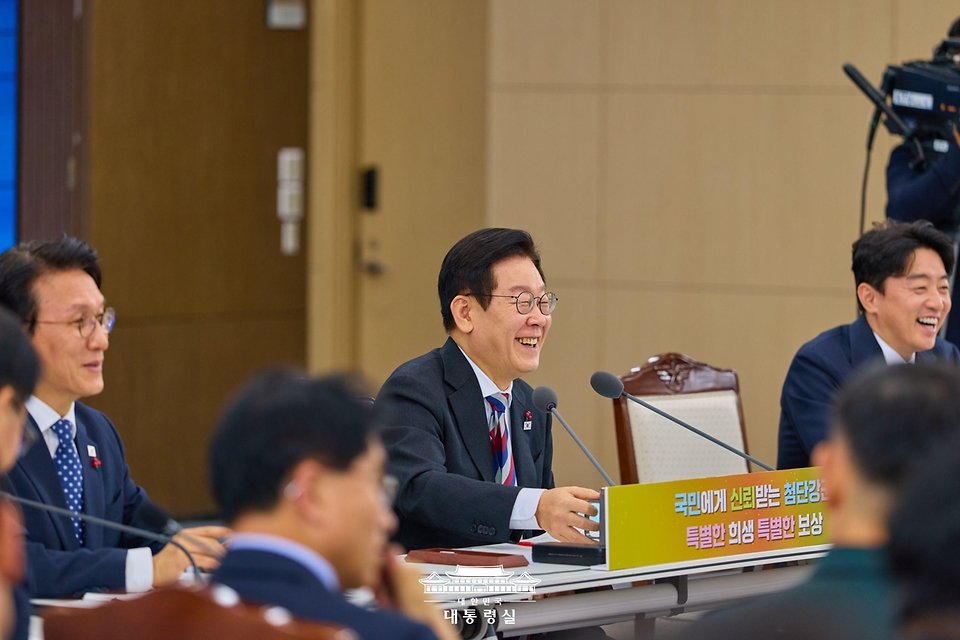 이재명 대통령이 18일 서울 용산구 국방부에서 열린 국방부·국가보훈부 업무보고에서 발언하고 있다.