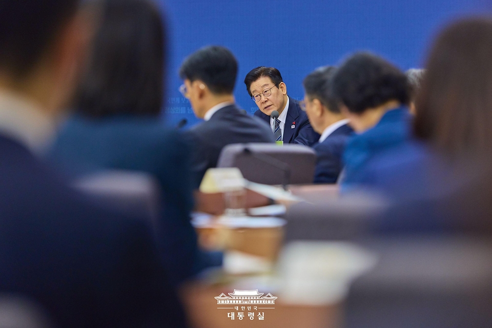 이재명 대통령이 19일 서울 종로구 정부서울청사 별관에서 열린 금융위원회·공정거래위원회 업무보고에서 발언하고 있다. 