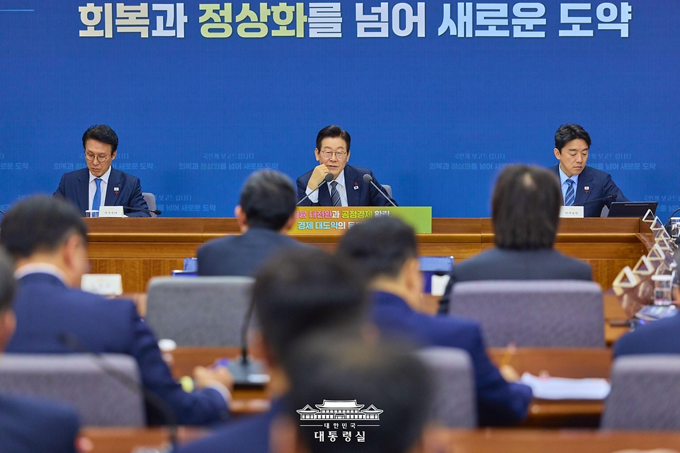 이재명 대통령이 19일 서울 종로구 정부서울청사 별관에서 열린 금융위원회·공정거래위원회 업무보고에서 발언하고 있다.