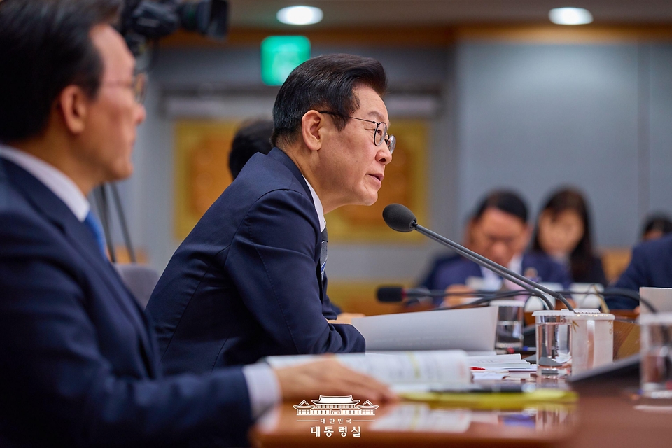 이재명 대통령이 19일 서울 종로구 정부서울청사 별관에서 열린 법무부(대검찰청)·성평등가족부 업무보고에서 발언하고 있다. 