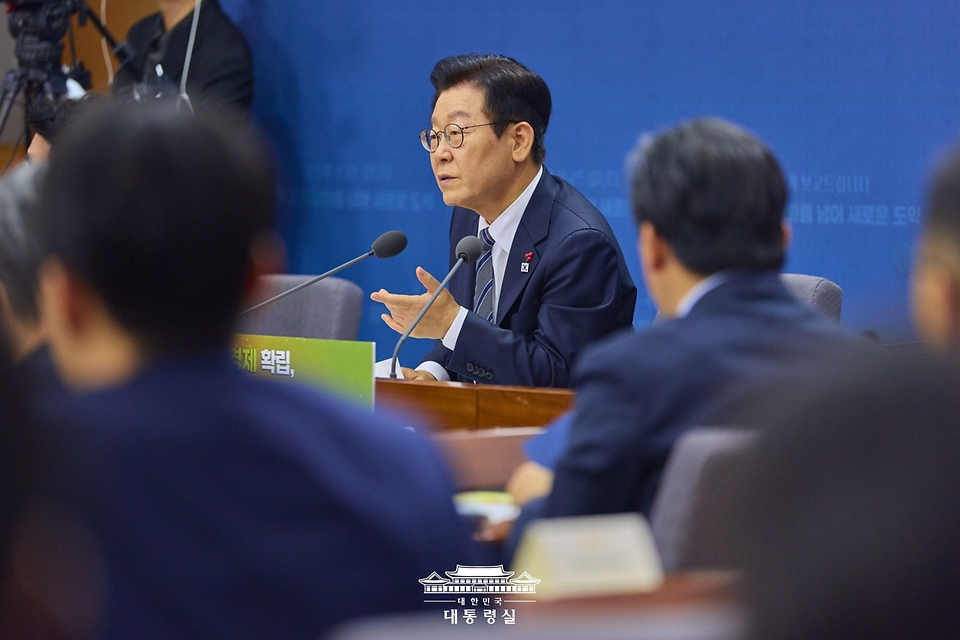 이재명 대통령이 19일 서울 종로구 정부서울청사 별관에서 열린 금융위원회·공정거래위원회 업무보고에서 발언하고 있다. 