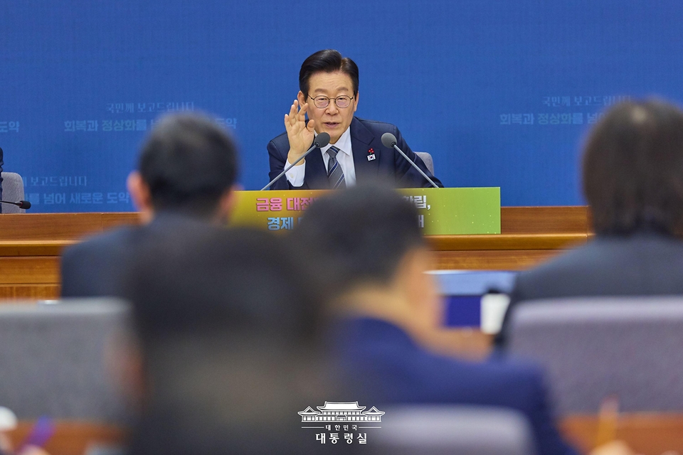 이재명 대통령이 19일 서울 종로구 정부서울청사 별관에서 열린 금융위원회·공정거래위원회 업무보고에서 발언하고 있다. 