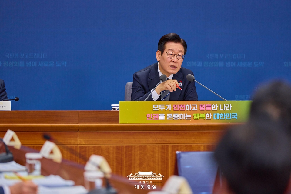 이재명 대통령이 19일 서울 종로구 정부서울청사 별관에서 열린 법무부(대검찰청)·성평등가족부 업무보고에서 발언하고 있다. 