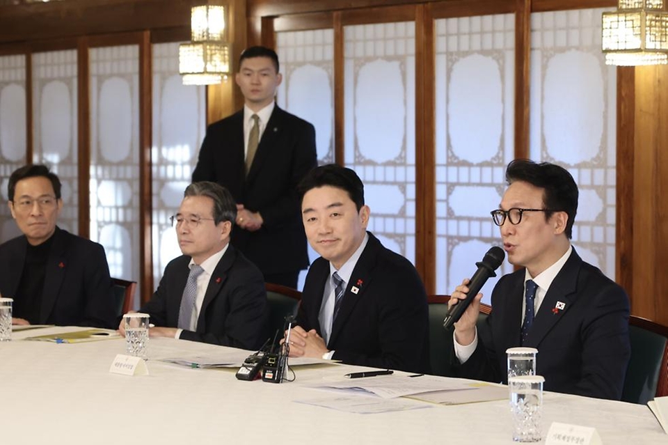 김민석 국무총리가 21일 삼청동 총리서울공관에서열린 고위당정협의회에서 발언을 하고 있다.