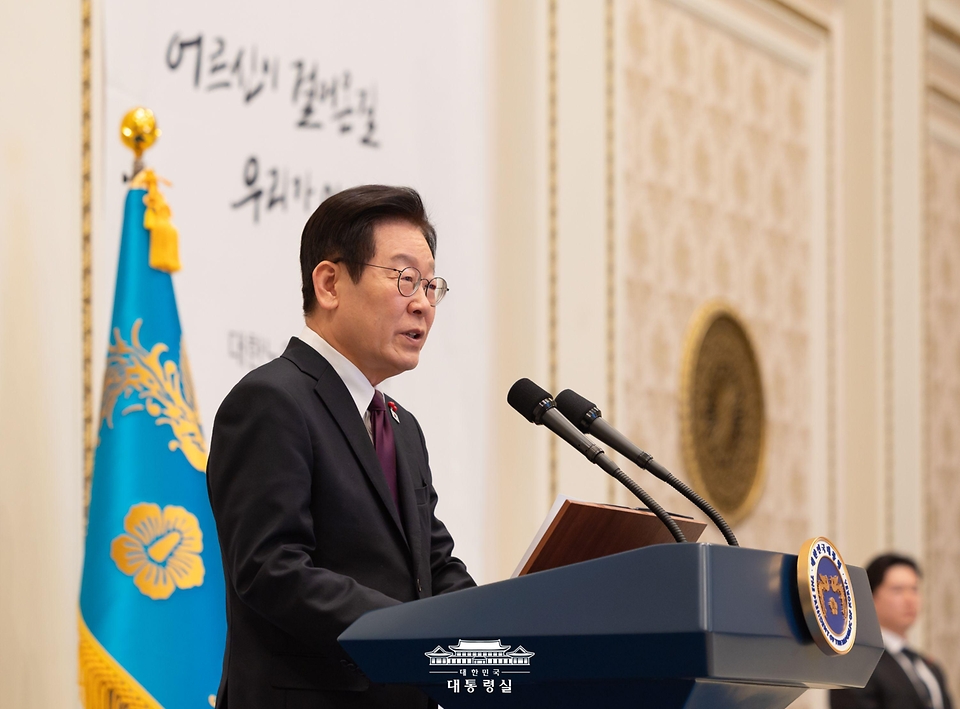 이재명 대통령이 22일 청와대 영빈관에서 열린 대한노인회 초청 오찬에서 발언하고 있다.