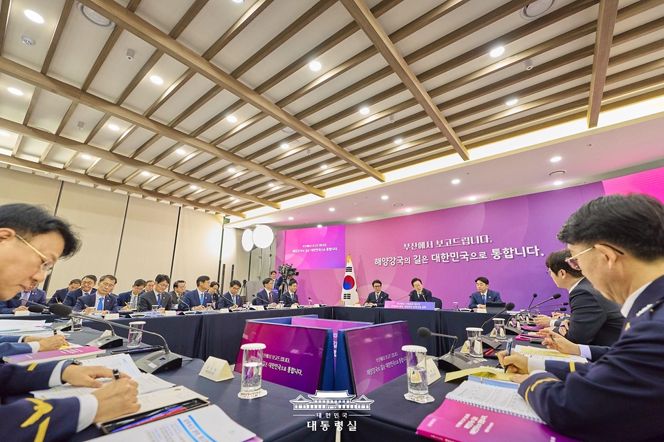 이재명 대통령이 23일 부산 동구 해양수산부 청사에서 열린 해양수산부(해양경찰청) 업무보고에서 발언하고 있다.