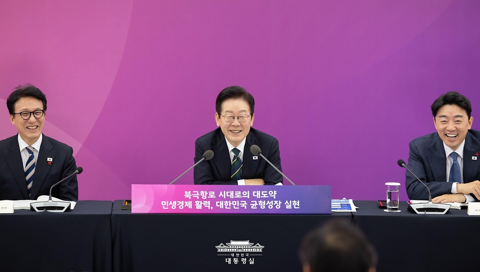 이재명 대통령이 23일 부산 동구 해양수산부 청사에서 열린 해양수산부(해양경찰청) 업무보고에서 발언하고 있다.