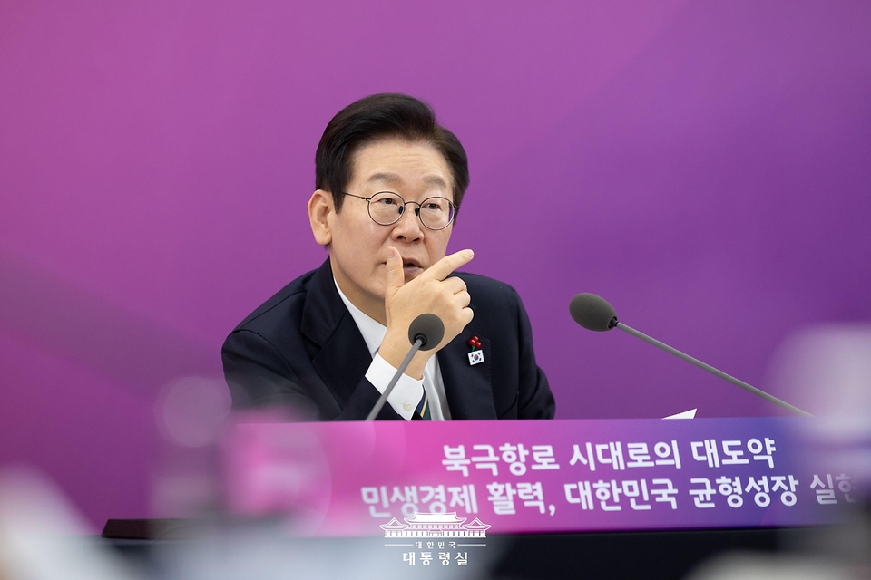 이재명 대통령이 23일 부산 동구 해양수산부 청사에서 열린 해양수산부(해양경찰청) 업무보고에서 발언하고 있다.