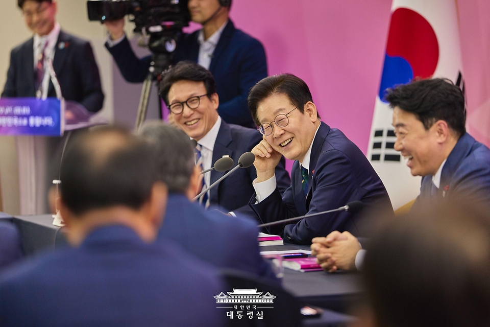 이재명 대통령이 23일 부산 동구 해양수산부 청사에서 열린 해양수산부(해양경찰청) 업무보고에서 발언하고 있다.