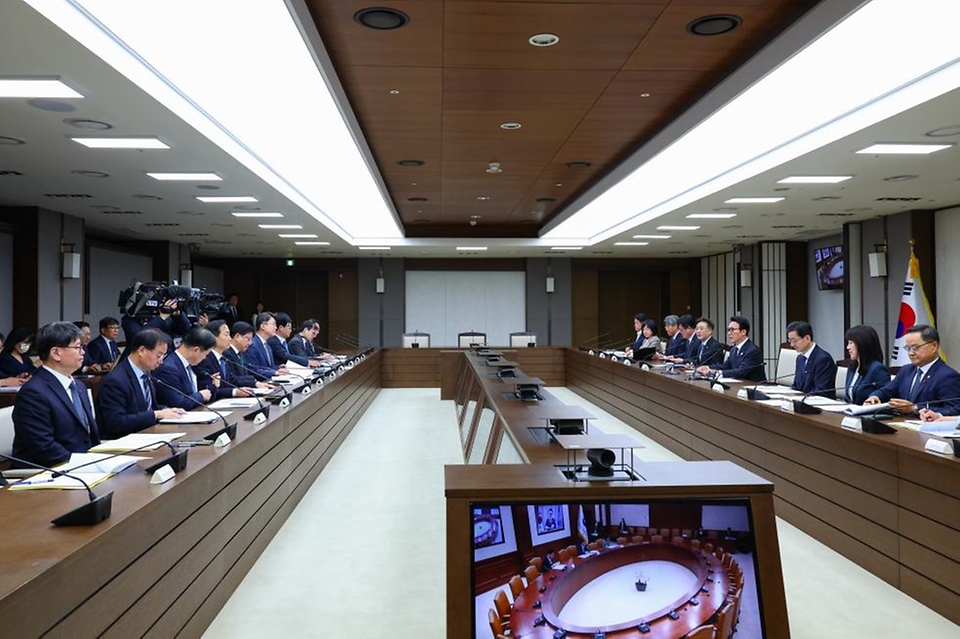 김민석 국무총리가 24일 세종 다솜로 정부세종청사에서 열린 국가정책조정회의를 주재, 모두발언을 하고 있다.