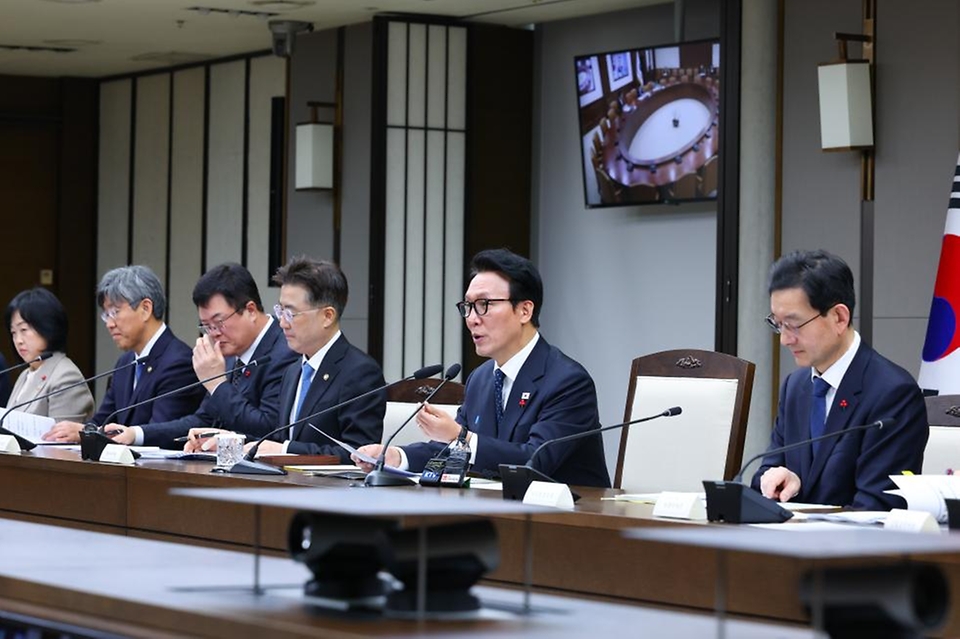 김민석 국무총리가 24일 세종 다솜로 정부세종청사에서 열린 국가정책조정회의를 주재, 모두발언을 하고 있다.