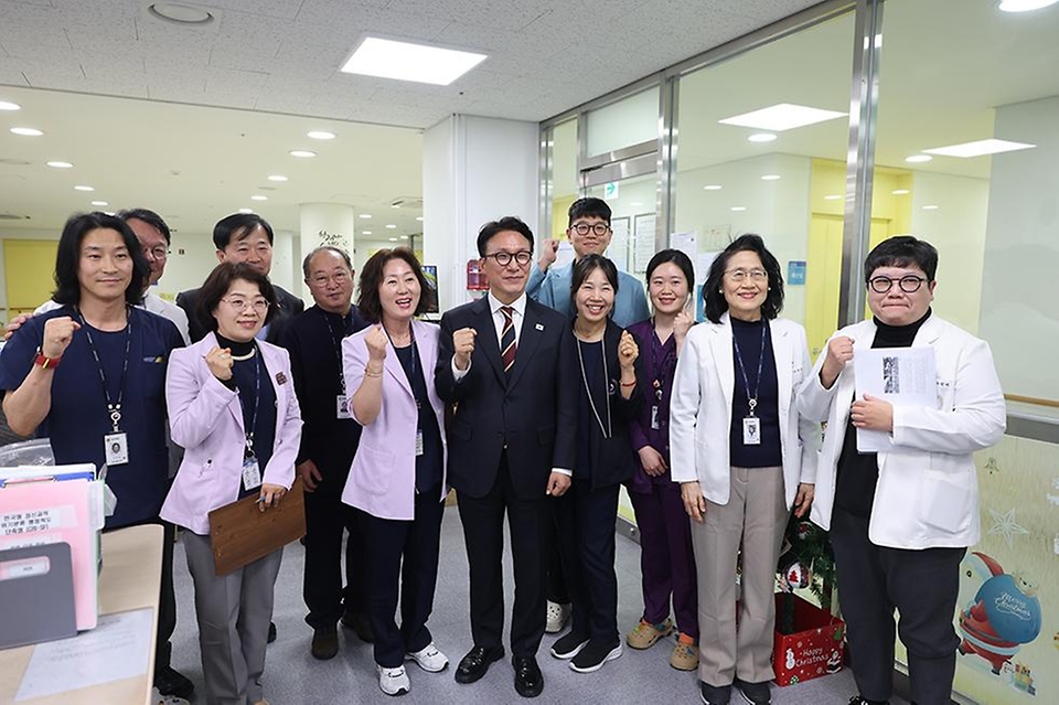 서울시 광진구 국립정신건강센터를 방문, 자살위기대응 현장을 점검하고 있다.