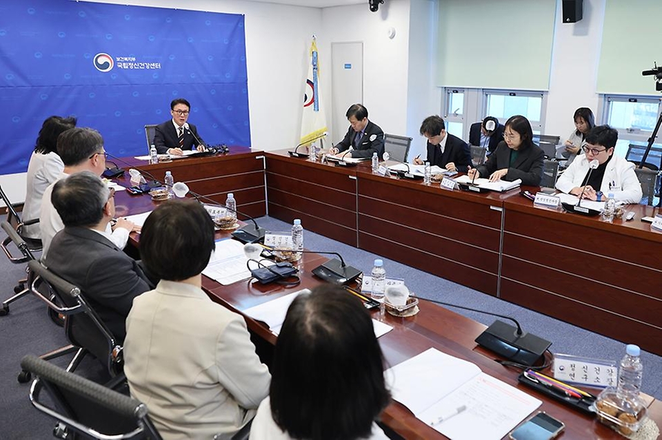 서울시 광진구 국립정신건강센터를 방문, 자살위기대응 현장을 점검하고 있다.