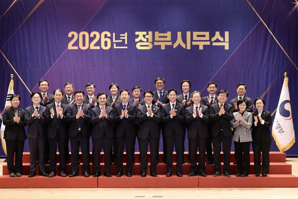 김민석 국무총리가 1월 2일 세종 다솜로 정부세종청사 에서 열린 2026년 정부 시무식에서 신년사를 하고 있다.