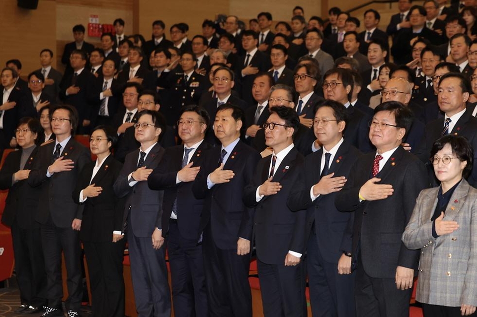 김민석 국무총리가 1월 2일 세종 다솜로 정부세종청사 에서 열린 2026년 정부 시무식에서 신년사를 하고 있다.