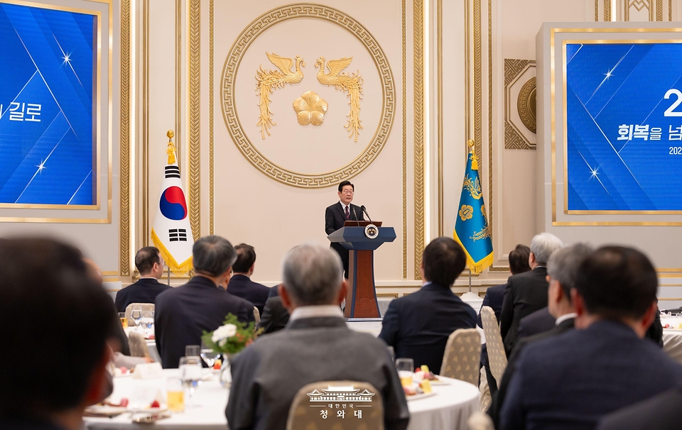 이재명 대통령이 1월 2일 청와대 영빈관에서 열린 2026년 신년 인사회에서 신년 인사말을 하고 있다.