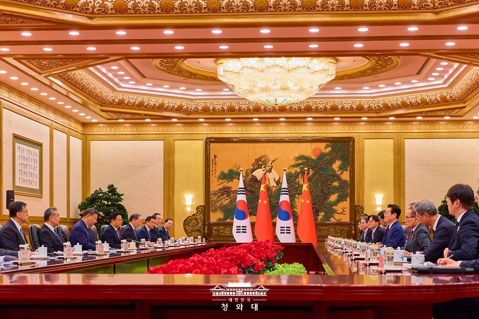 중국을 국빈 방문 중인 이재명 대통령이 1월 5일(현지 시간) 중국 베이징 인민대회당에서 열린 시진핑 국가주석과 정상회담에서 발언하고 있다.