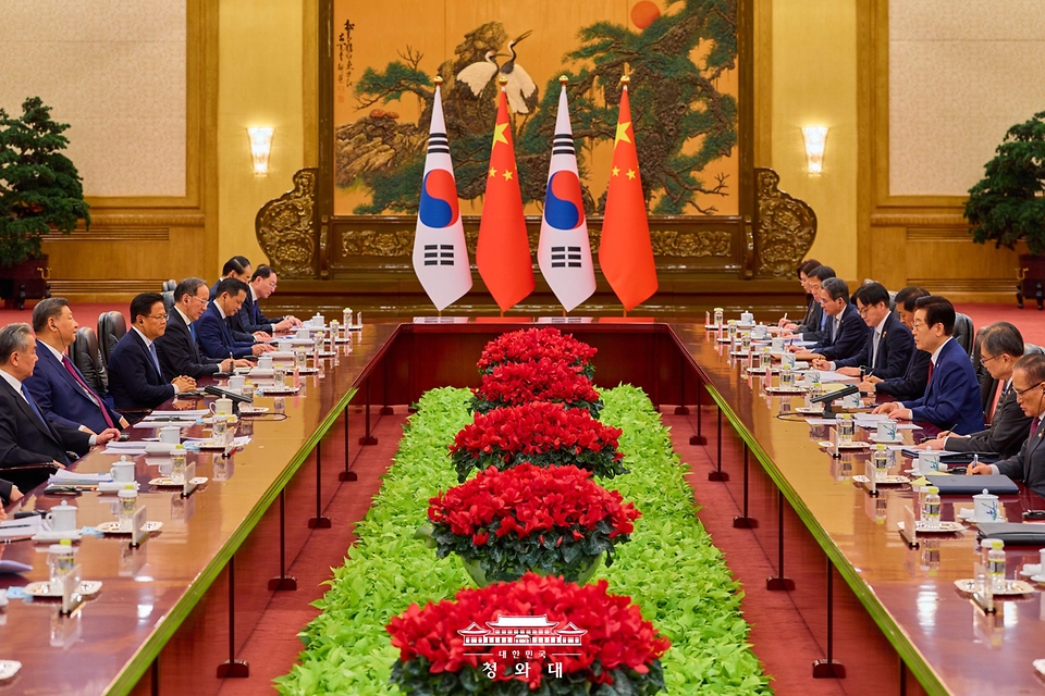 중국을 국빈 방문 중인 이재명 대통령이 1월 5일(현지 시간) 중국 베이징 인민대회당에서 열린 시진핑 국가주석과 정상회담에서 발언하고 있다.