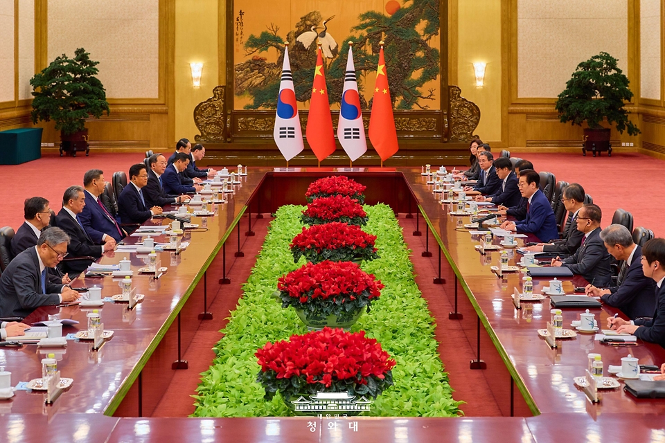 중국을 국빈 방문 중인 이재명 대통령이 1월 5일(현지 시간) 중국 베이징 인민대회당에서 열린 시진핑 국가주석과 정상회담에서 발언하고 있다.