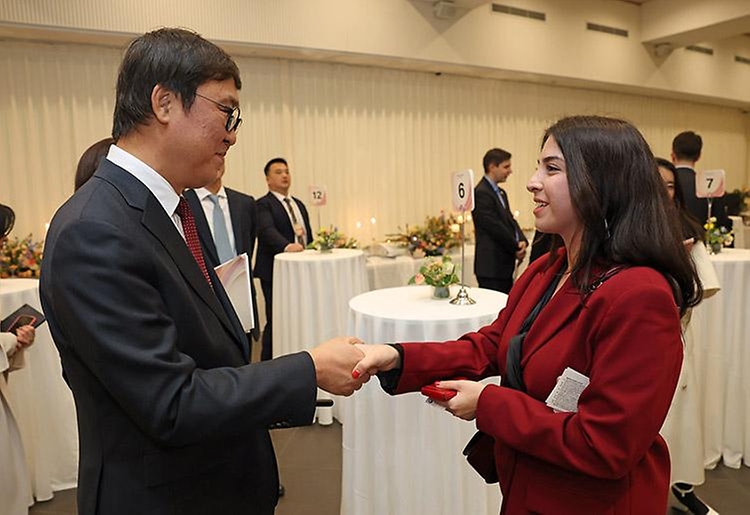 문화체육관광부(장관 최휘영)는 2026년 병오년 새해를 맞이해 1월 7일(수) 오후 7시, 서울 예술의전당 콘서트홀에서 '2026 신년음악회'를 개최했다.