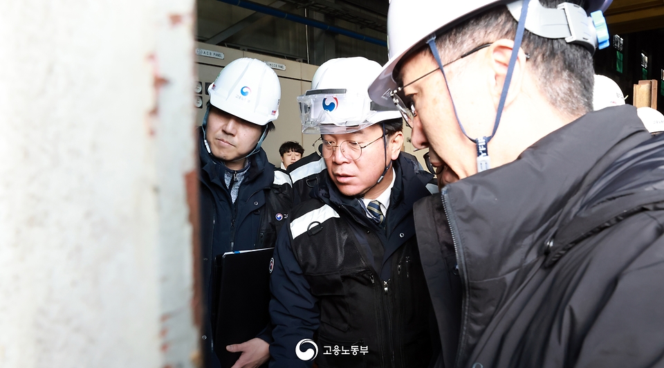 김영훈 고용노동부 장관은 1월 9일에 정명근 화성특례시장과 화성시 산업안전지킴이들을 만나 소규모 사업장에 대한 산업재해 예방·대응방안을 공유하고 이들과 함께 직접 금속제품 제조공장을 불시점검했다.