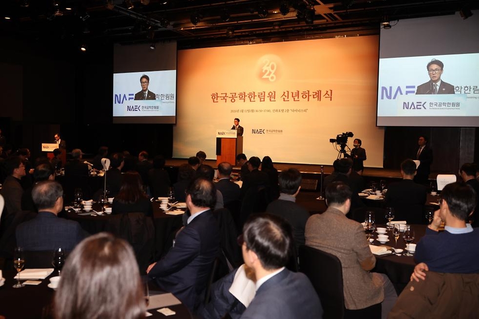 김민석 국무총리가 1월 12일 중구 신라호텔에서 열린 2026년 한국공학한림원 신년하례식에 참석, 신년 인사말을 하고 있다.
