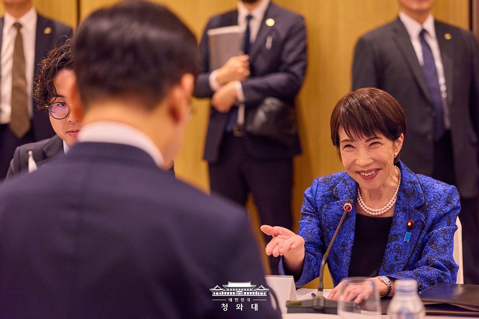 다카이치 사나에 일본 총리가 1월 13일 일본 나라현 정상회담장에서 열린 이재명 대통령과의 확대회담에서 발언하고 있다.